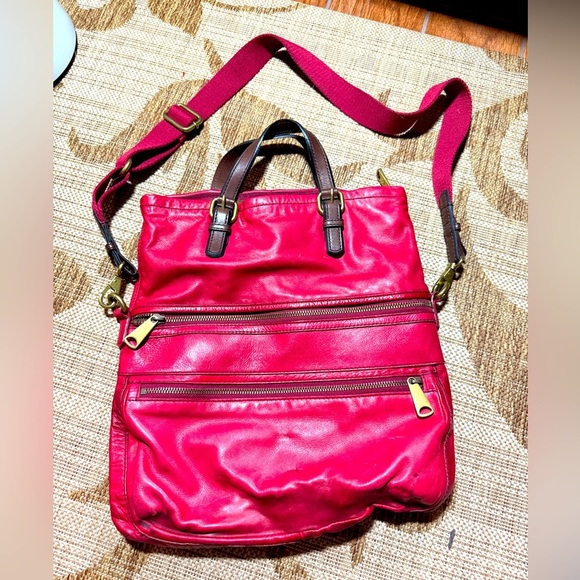 FOSSIL Explorer XL Red Leather Fold Over Crossbody Hobo Tote Shoulder Bag purse - Picture 1 of 11